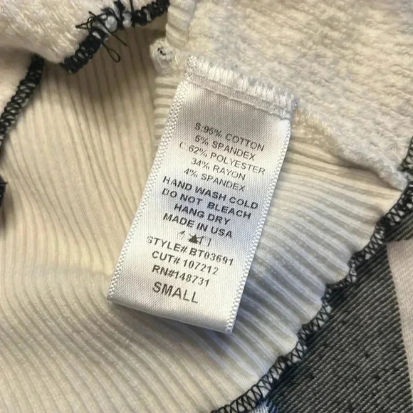 BLUE BLUSH boutique Size small top - Picture 4 of 4